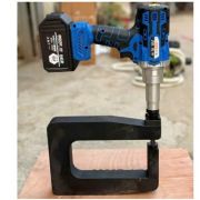 Máy đột lỗ xà gồ cầm tay dùng pin